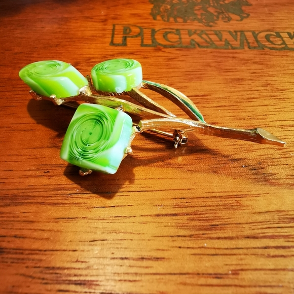 Gold Tone and Green Swirl Acrylic Floral Brooch - Picture 4 of 13